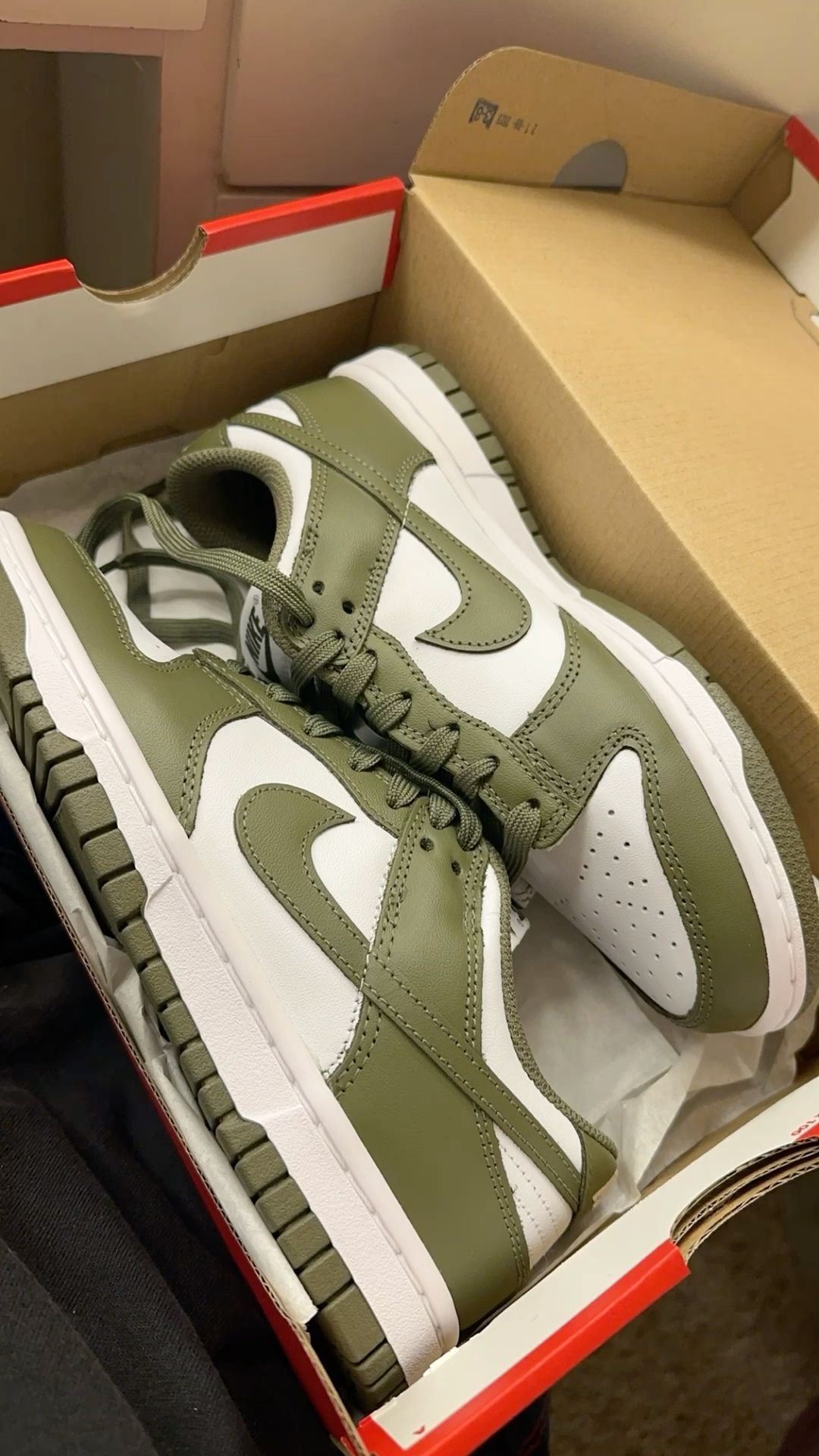 NIKE DUNK MEDIUM OLIVE