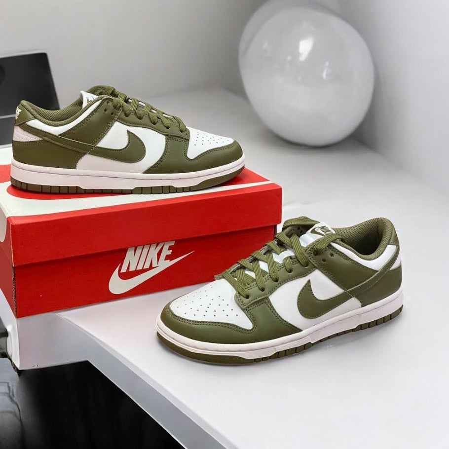 NIKE DUNK MEDIUM OLIVE