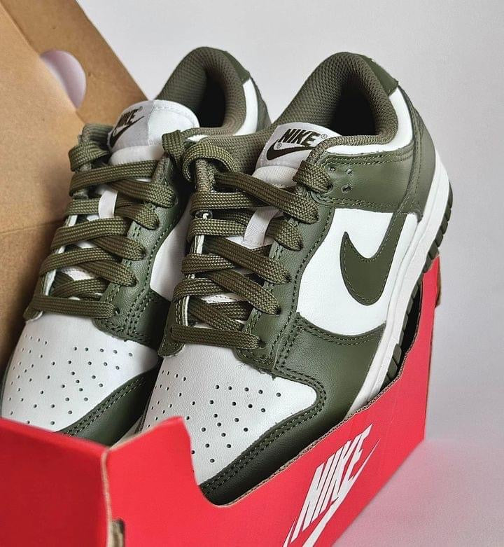 NIKE DUNK MEDIUM OLIVE